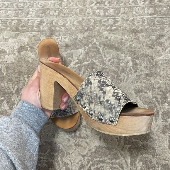 Jeffrey Campbell Size 8 Snake Leather Heel - Picture 5 of 9